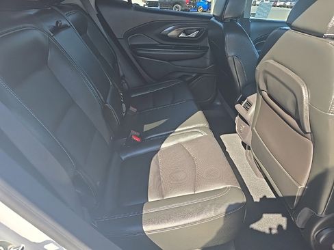 Used 2024 GMC Terrain SLT image 7