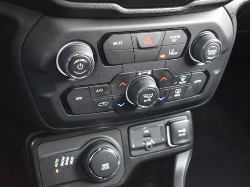 Used 2022 Jeep Renegade Latitude w/ Convenience Group image 13