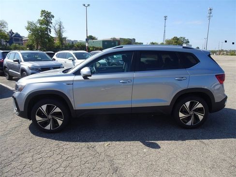 Certified 2024 Volkswagen Taos SE image 2