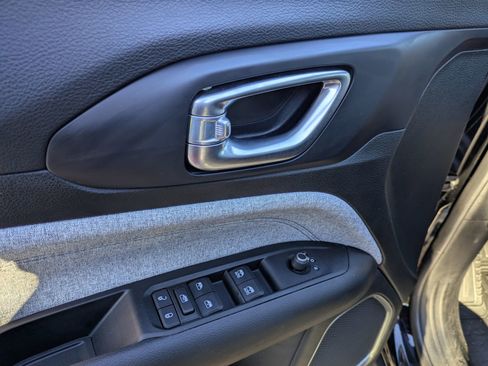 Used 2022 Jeep Compass Latitude image 16