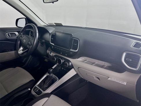 Used 2024 Hyundai Venue SEL image 29