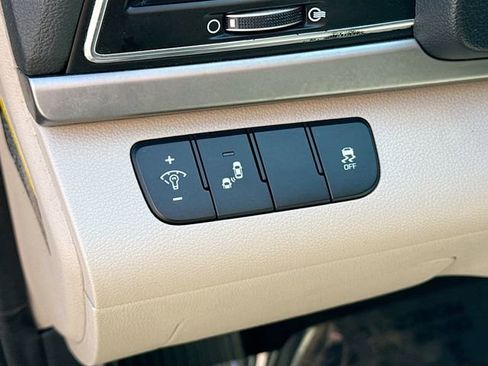 Used 2018 Hyundai Elantra SEL image 10