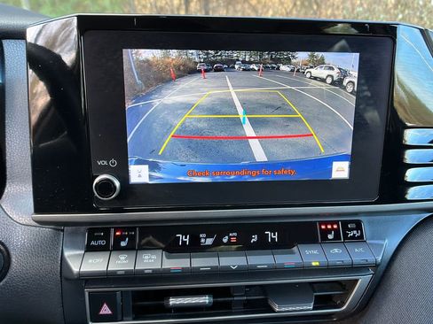 Used 2025 Toyota Camry LE w/ Convenience Package image 19