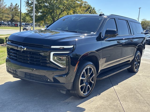 Used 2025 Chevrolet Suburban RST w/ Comfort Package AWD/4WD image 12