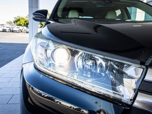 Used 2019 Toyota Highlander Limited image 6