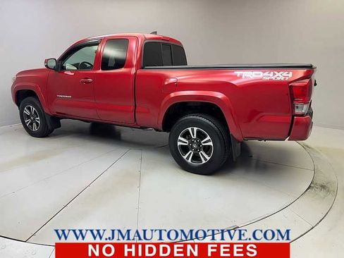 Used 2016 Toyota Tacoma TRD Sport image 3