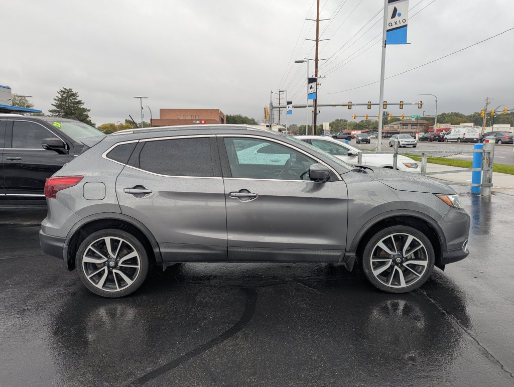 Used 2019 Nissan Rogue Sport SL w/ Premium Package AWD/4WD image 2