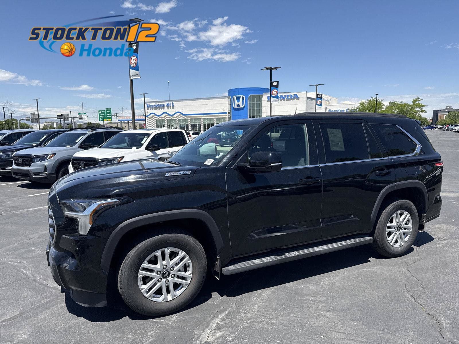 Used 2025 Toyota Sequoia SR5 AWD/4WD image 1