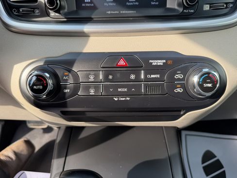 Used 2018 Kia Sorento AWD image 25
