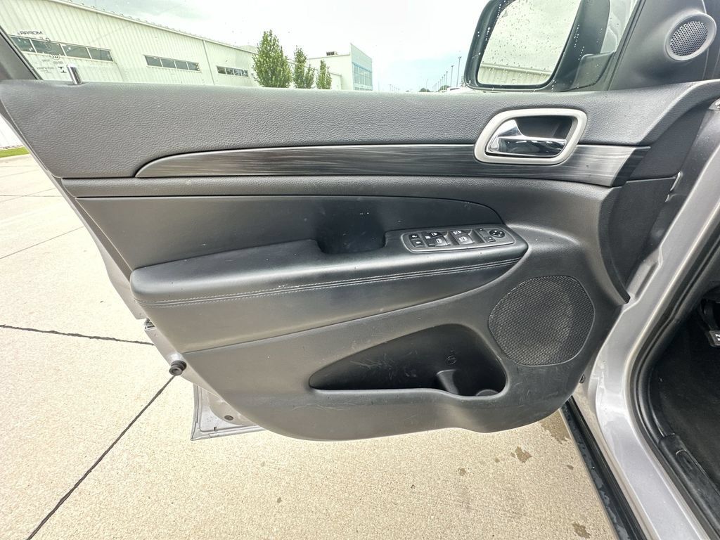 Used 2021 Jeep Grand Cherokee Laredo RWD image 20