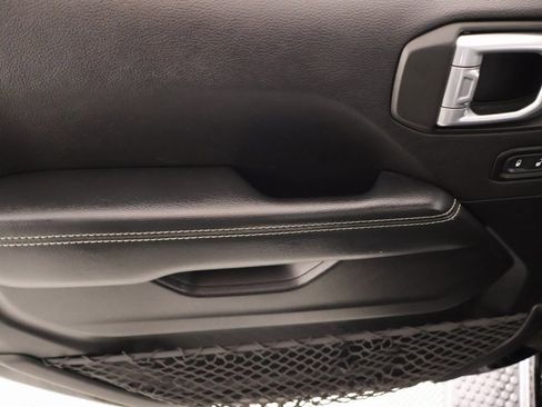 Used 2020 Jeep Wrangler Unlimited Sahara image 15