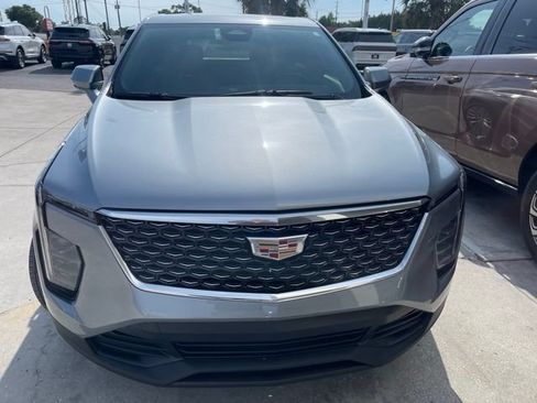 Used 2024 Cadillac XT4 Luxury w/ Cold Weather Package FWD image 3