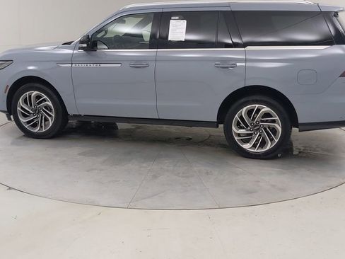 Used 2025 Lincoln Navigator Reserve image 20