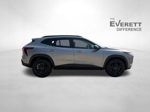 New 2026 Chevrolet Trax ACTIV w/ Sunroof Package FWD image 8