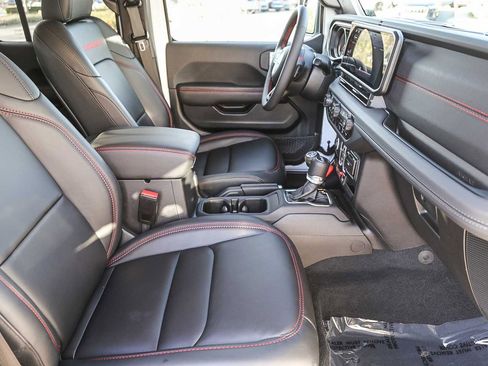 Used 2024 Jeep Wrangler Unlimited Rubicon image 17