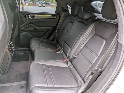 Certified 2023 Porsche Cayenne GTS AWD/4WD image 19
