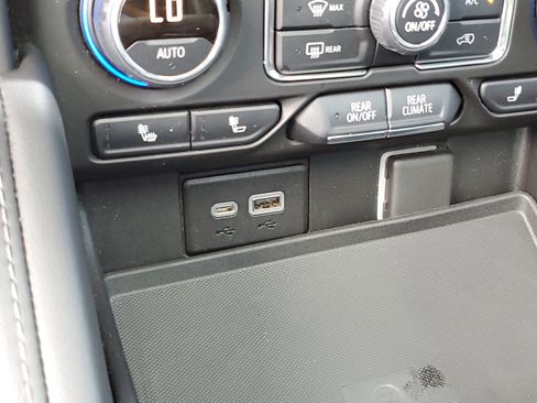 Used 2022 Chevrolet Tahoe LT w/ Luxury Package image 18