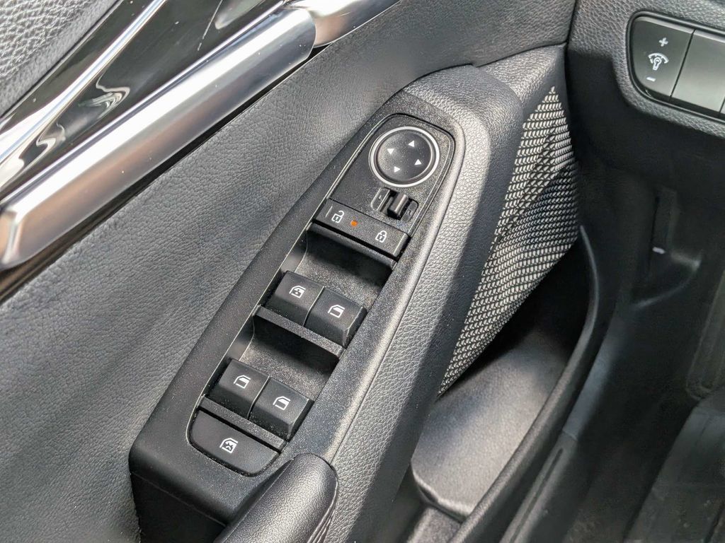Used 2025 Kia Seltos EX FWD image 19