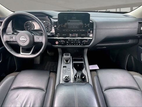 Used 2025 Nissan Pathfinder SL image 7