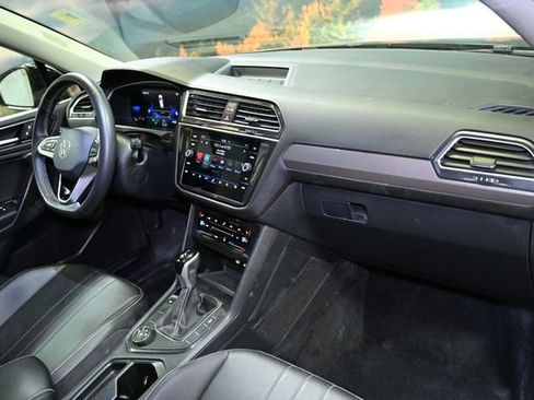 Used 2024 Volkswagen Tiguan SE image 67
