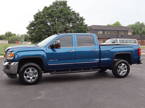 Used 2017 GMC Sierra 2500 SLT w/ Duramax Plus Package AWD/4WD image 10