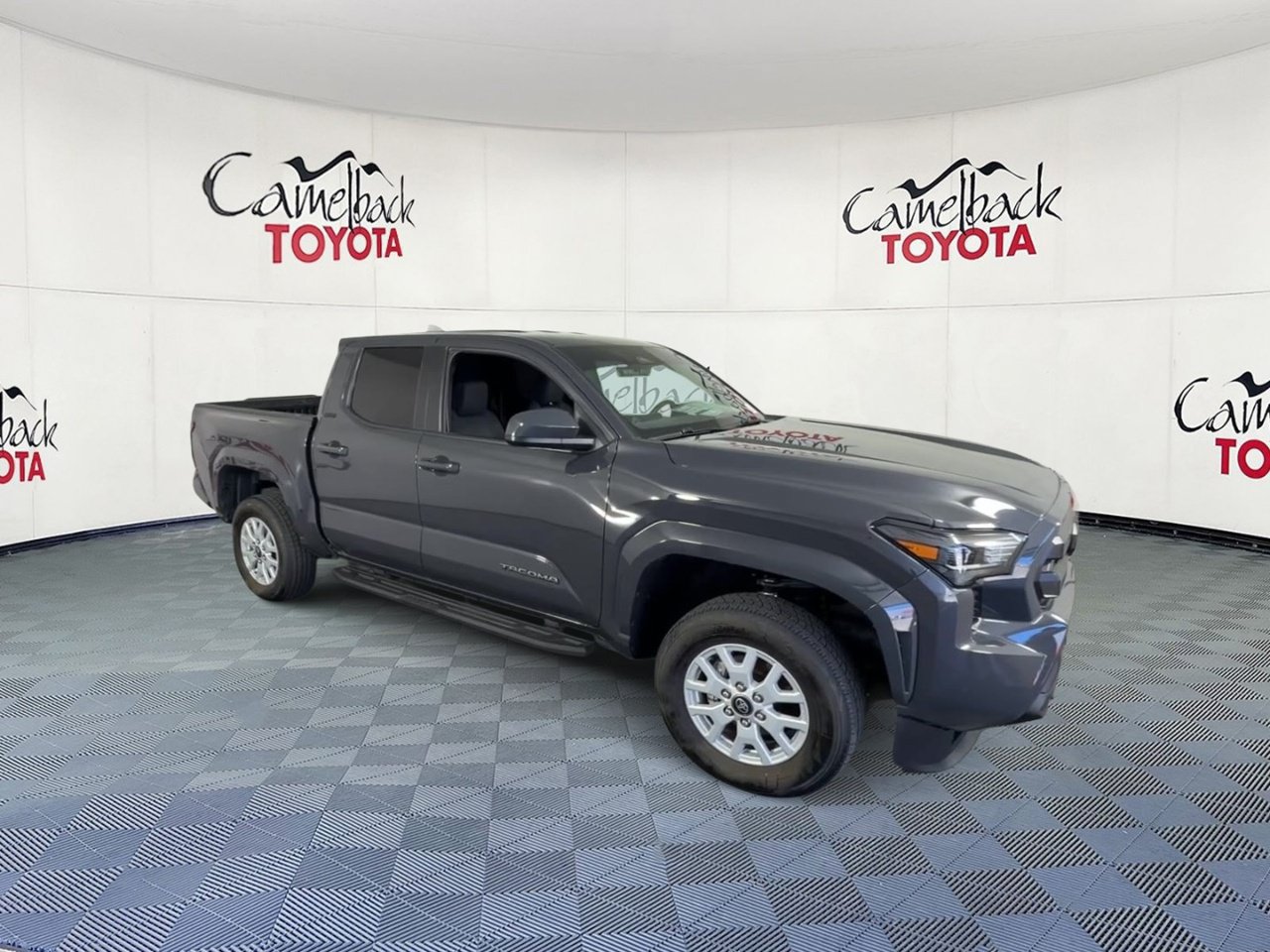 Used 2025 Toyota Tacoma SR5 AWD/4WD image 5