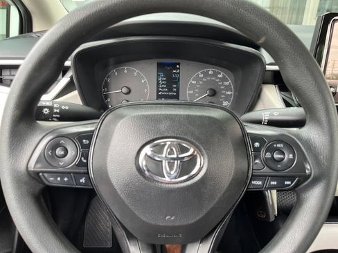 Used 2025 Toyota Corolla LE FWD image 21