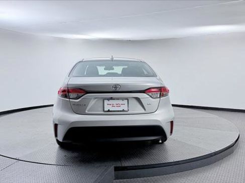 Used 2024 Toyota Corolla LE FWD image 7