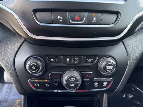 Used 2021 Jeep Cherokee Latitude Lux 80th Anniv w/ Quick Order Package 2YU 80th image 33