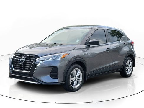 Used 2025 Nissan Kicks Play S FWD image 2