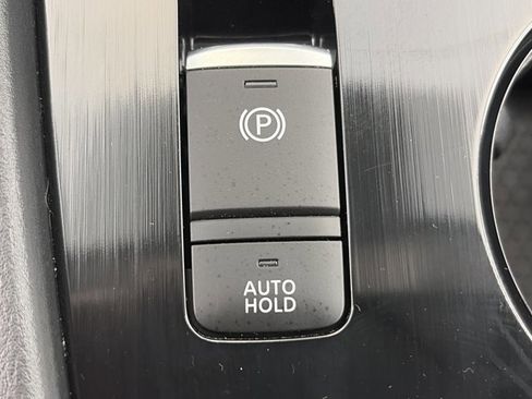 Certified 2025 Nissan Rogue SV image 24