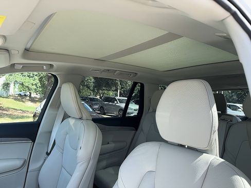 New 2025 Volvo XC90 T8 Plus w/ Protection Package Premier image 14