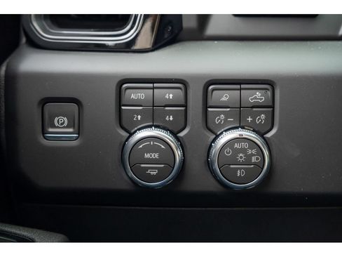 New 2026 GMC Sierra 1500 AT4 w/ AT4 Premium Package AWD/4WD image 31