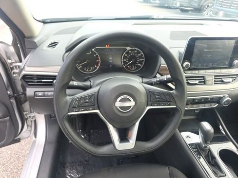 Used 2024 Nissan Altima 2.5 SV FWD image 17