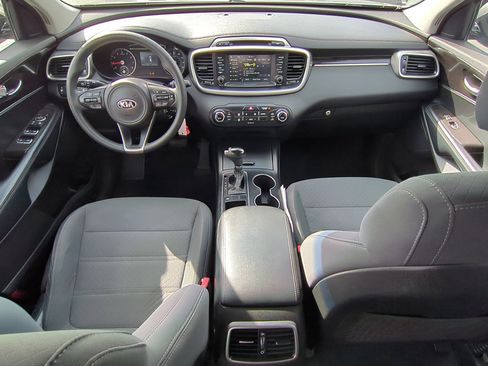 Used 2018 Kia Sorento LX image 27