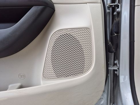Used 2024 Chrysler Pacifica Limited FWD image 16