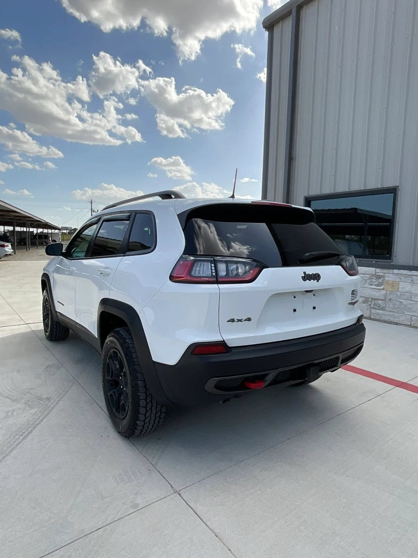 Used 2021 Jeep Cherokee Trailhawk w/ Trailer Tow Group AWD/4WD image 11