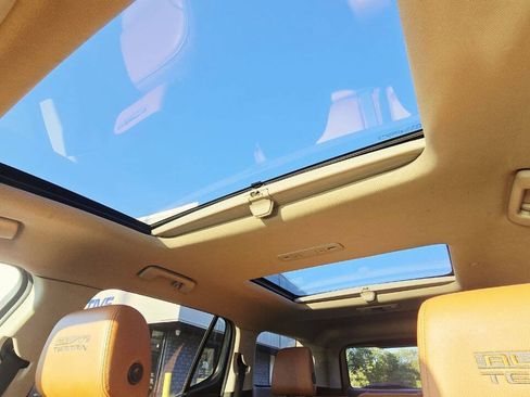 Used 2017 GMC Acadia SLT AWD/4WD image 29