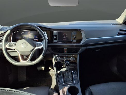 Used 2023 Volkswagen Jetta SE image 12