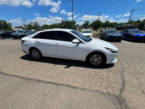 Used 2021 Hyundai Elantra SE FWD image 24