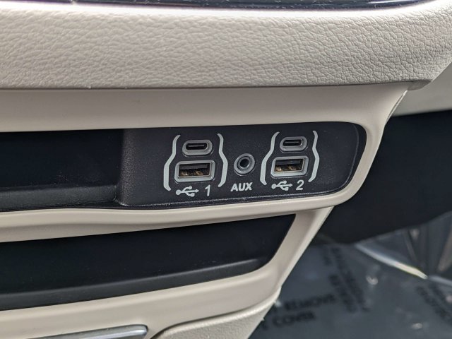 Used 2023 Chrysler Pacifica Touring-L FWD image 30