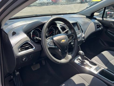 Used 2019 Chevrolet Cruze LT FWD image 27