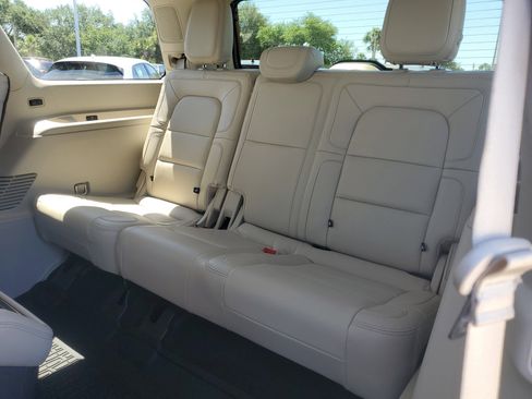 Used 2021 Lincoln Navigator Reserve w/ Luxury Package AWD/4WD image 11