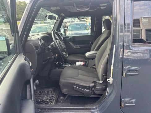 Used 2017 Jeep Wrangler Unlimited Sport w/ Mopar Black Appearance Group AWD/4WD image 9