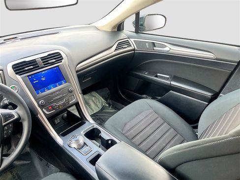 Used 2020 Ford Fusion SE image 23