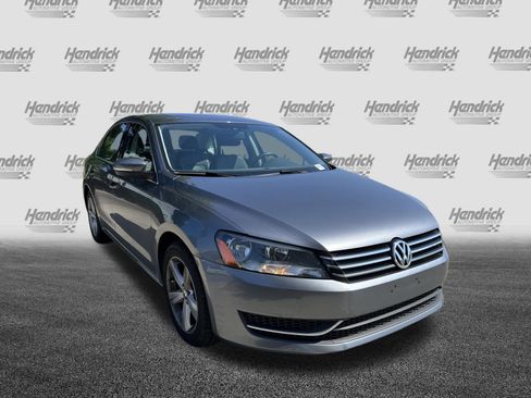 Used 2013 Volkswagen Passat 2.5 SE FWD image 2
