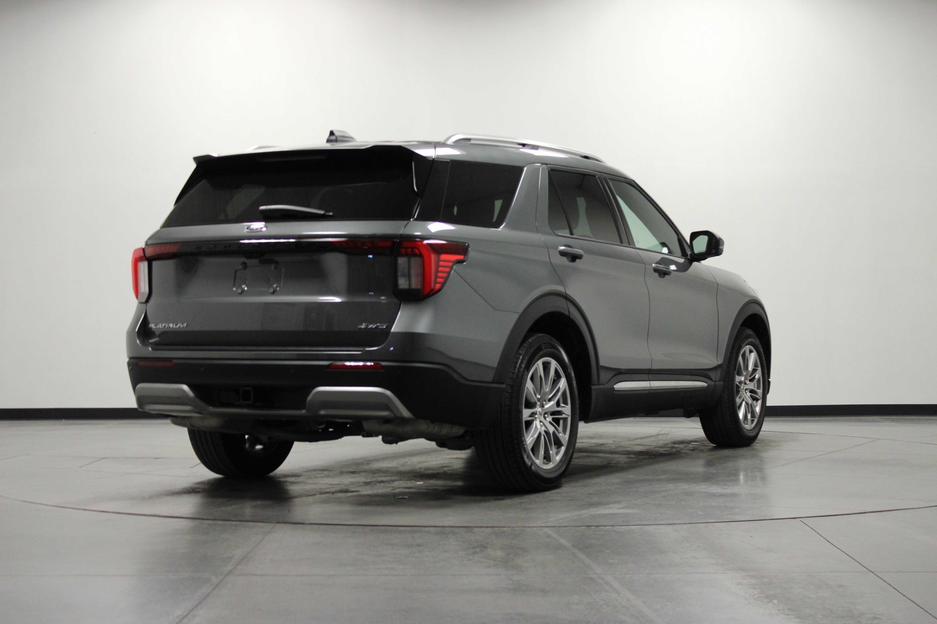Used 2026 Ford Explorer Platinum AWD/4WD image 4