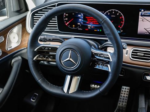New 2026 Mercedes-Benz GLS 450 4MATIC image 13