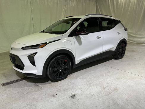 Used 2023 Chevrolet Bolt EUV LT w/ Convenience Package image 6