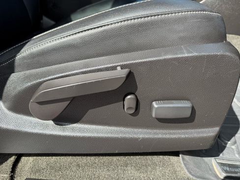 Used 2015 GMC Canyon SLT w/ Driver Alert Package image 18